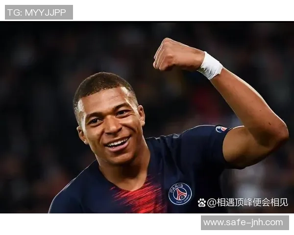 足球帅哥在赛场上展现魅力与实力引发热议成为球迷心中的偶像